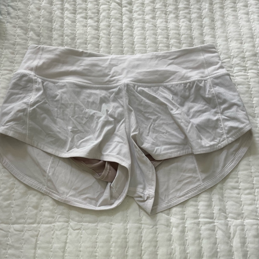 White lululemon speed up short 2.5 inch inseam and size 6